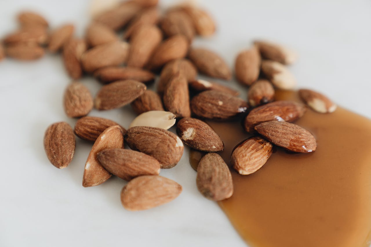 Amandes et miel de lavande, ingrédients du nougat de Montélimar